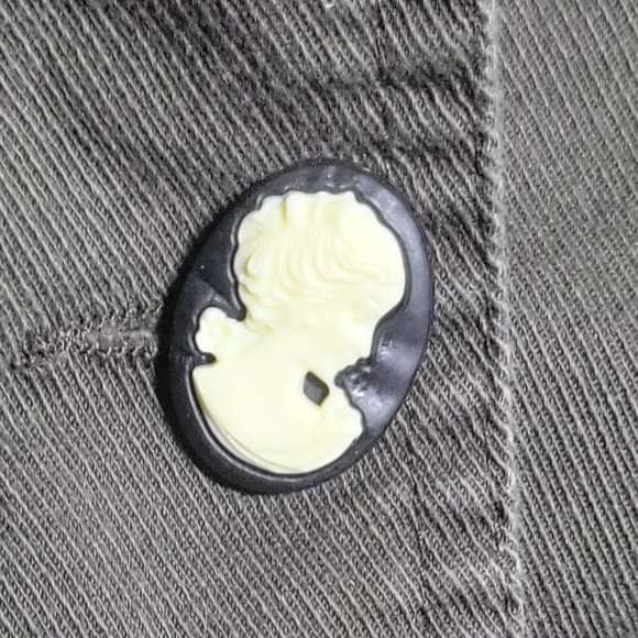 Urban life large cropped vest Victorian style cameo button darted cotton olive - Picture 2 of 6